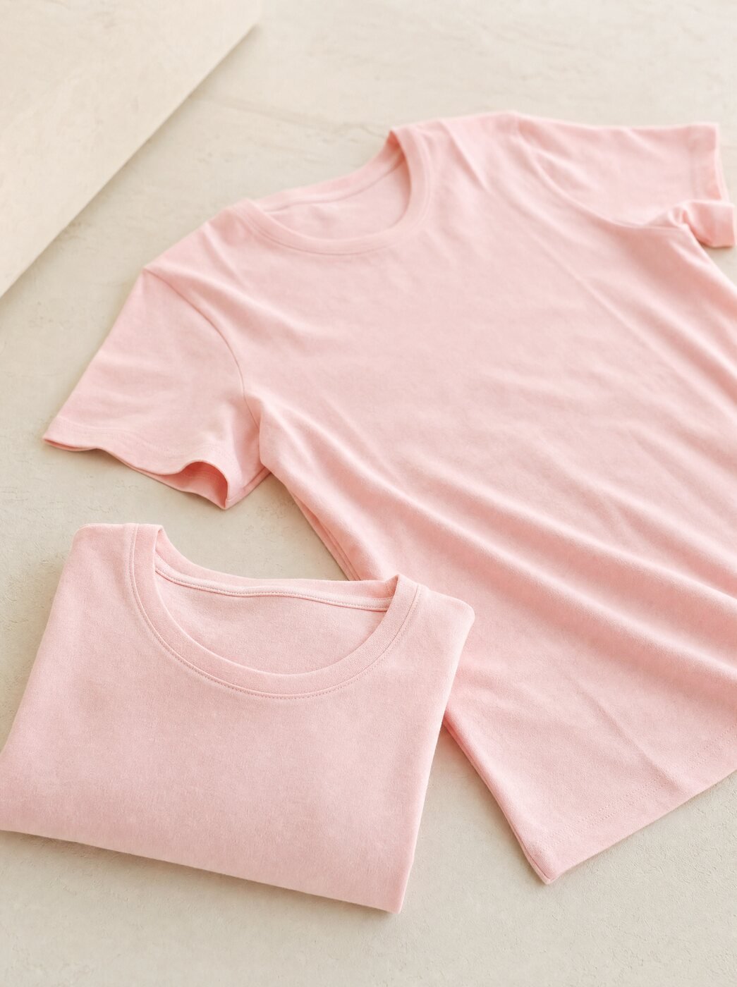 Camiseta com o logo da escola